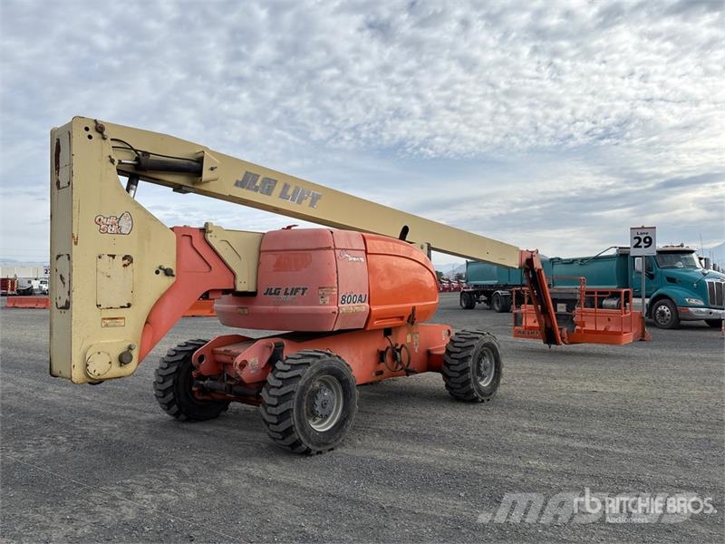 JLG 800AJ 4WD Dual Fuel Articulating Boom Lift Articulated boom lifts