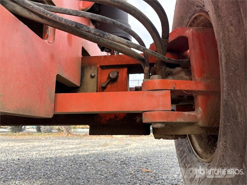 JLG 800AJ 4WD Dual Fuel Articulating Boom Lift Articulated boom lifts