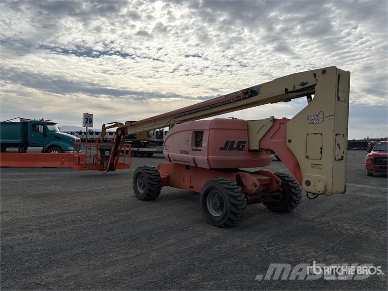 JLG 800AJ 4WD Dual Fuel Articulating Boom Lift Articulated boom lifts