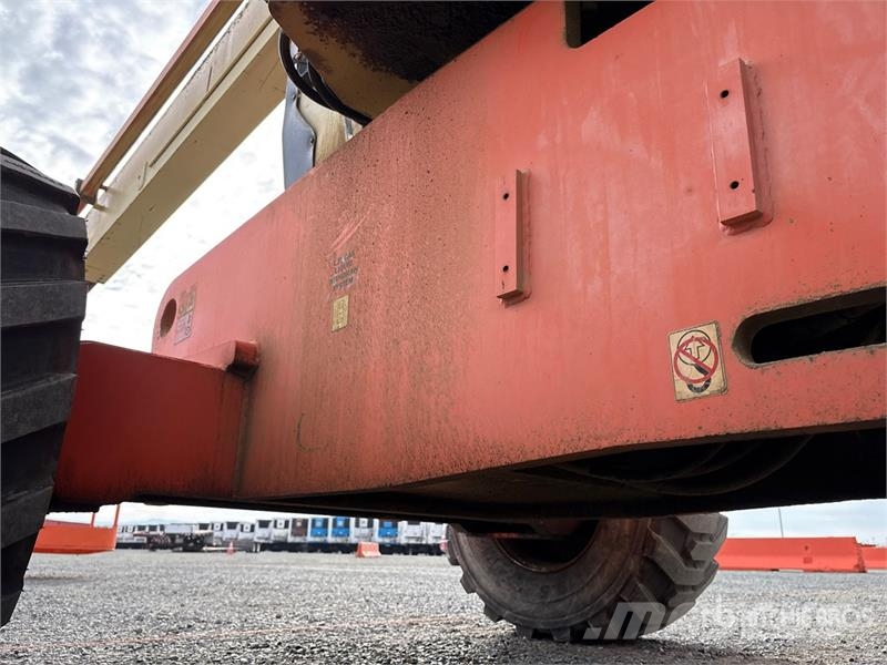 JLG 800AJ 4WD Dual Fuel Articulating Boom Lift Articulated boom lifts