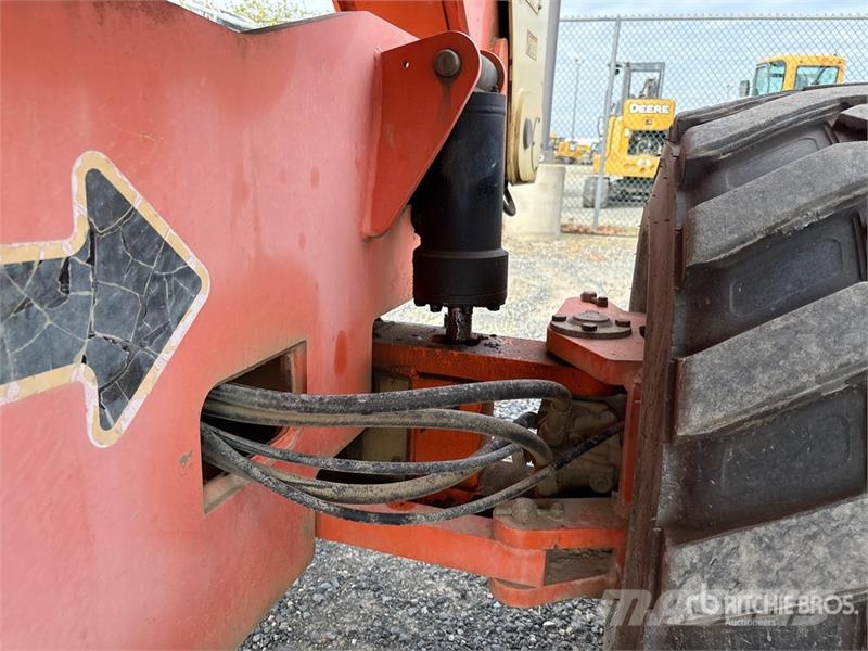JLG 800AJ 4WD Dual Fuel Articulating Boom Lift Articulated boom lifts