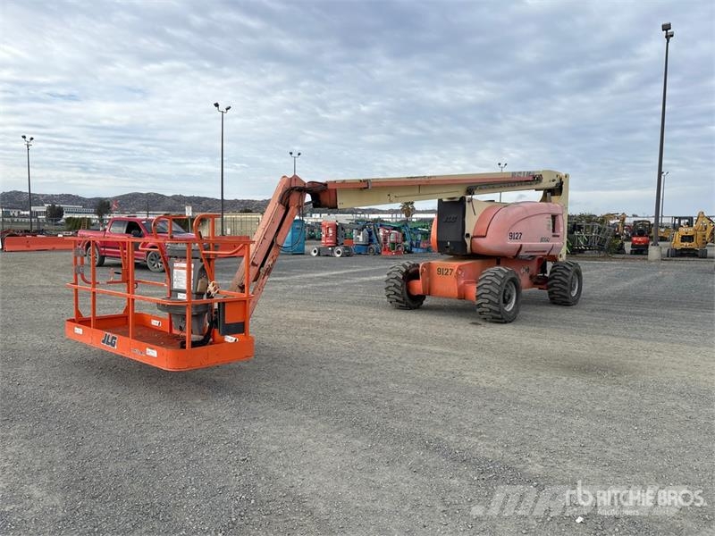 JLG 800AJ 4WD Dual Fuel Articulating Boom Lift Articulated boom lifts
