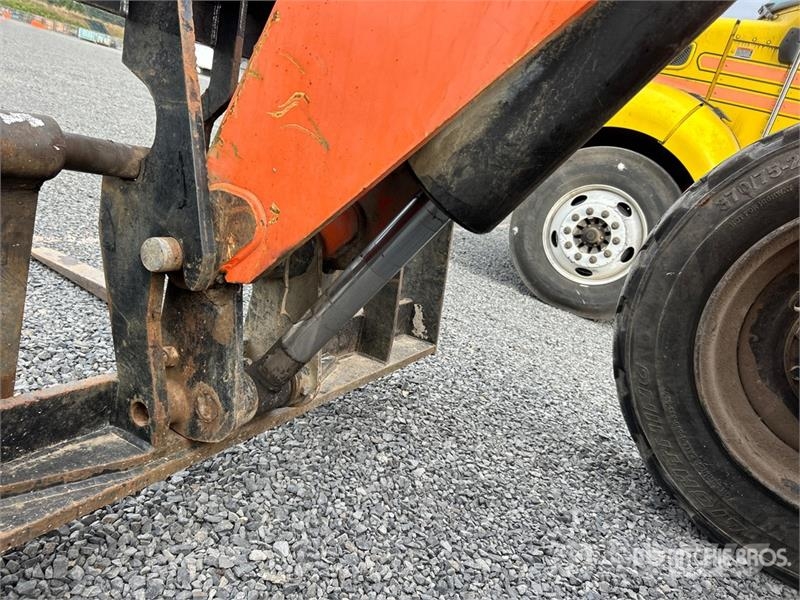 JLG 8042 Teleskopické manipulátory