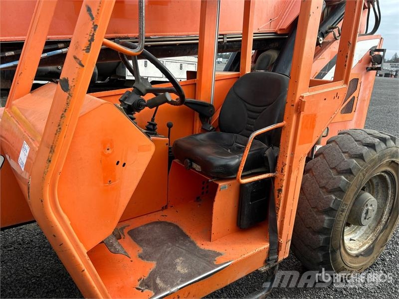 JLG 8042 Teleskopické manipulátory