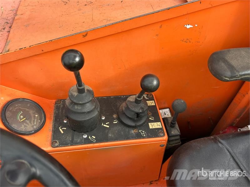JLG 8042 Teleskopické manipulátory