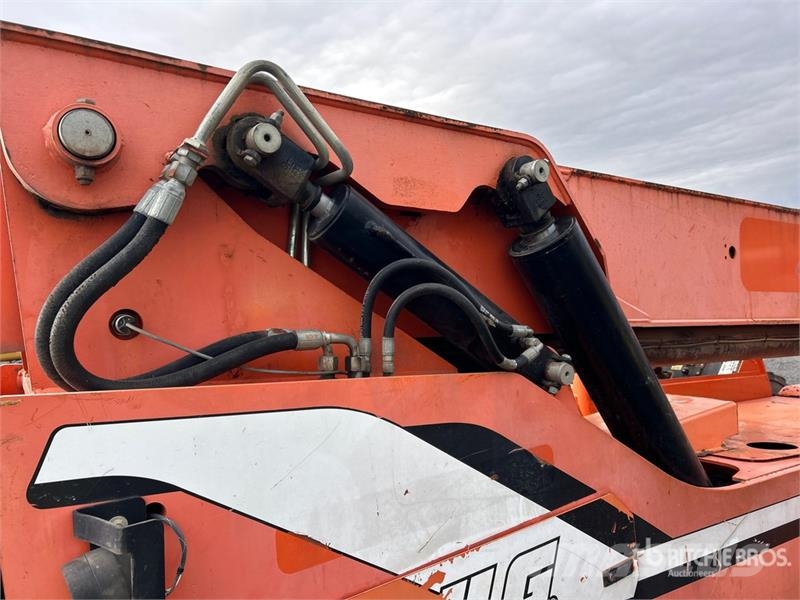 JLG 8042 Teleskopické manipulátory