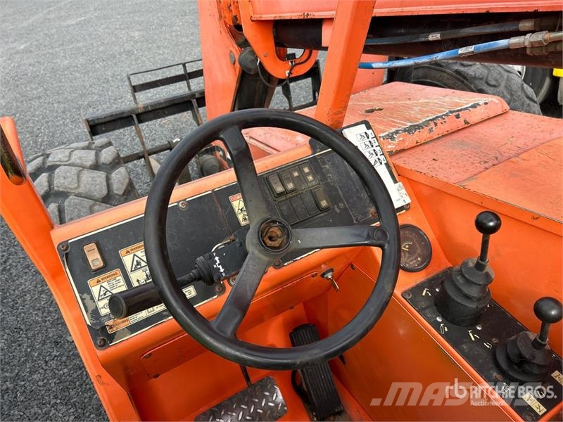 JLG 8042 Teleskopické manipulátory