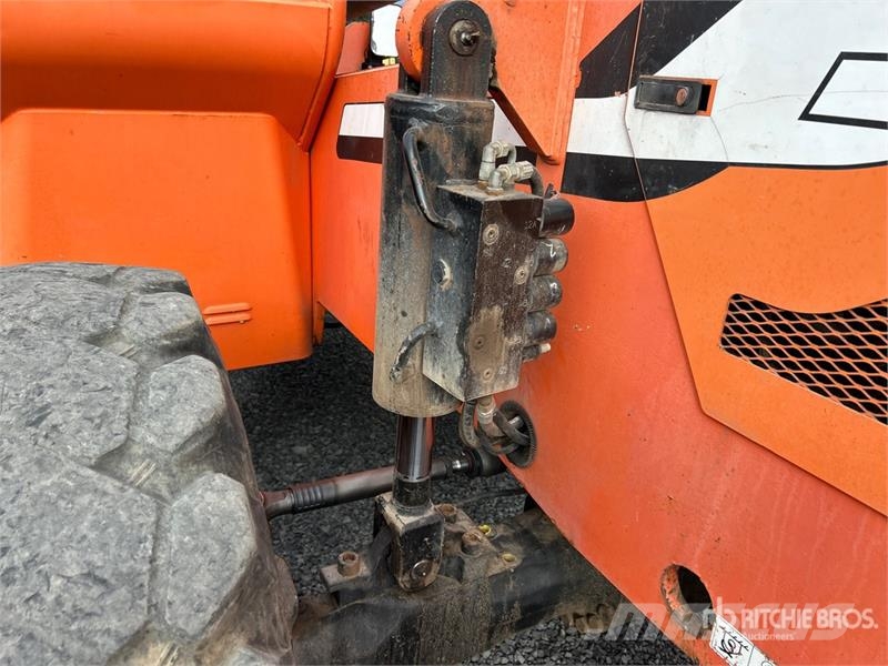 JLG 8042 Teleskopické manipulátory