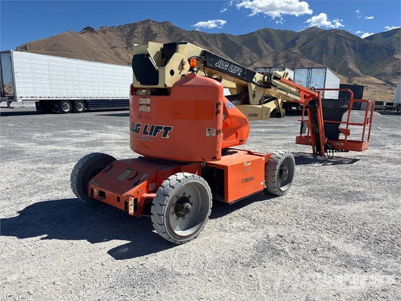 JLG E450AJ Articulating Boom Lift Gelenkteleskoparbeitsbühnen