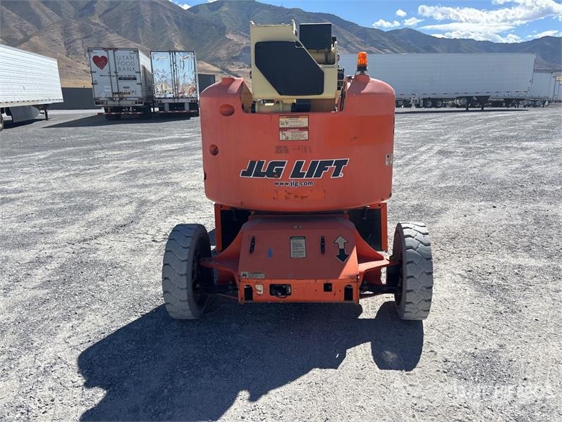 JLG E450AJ Articulating Boom Lift Gelenkteleskoparbeitsbühnen