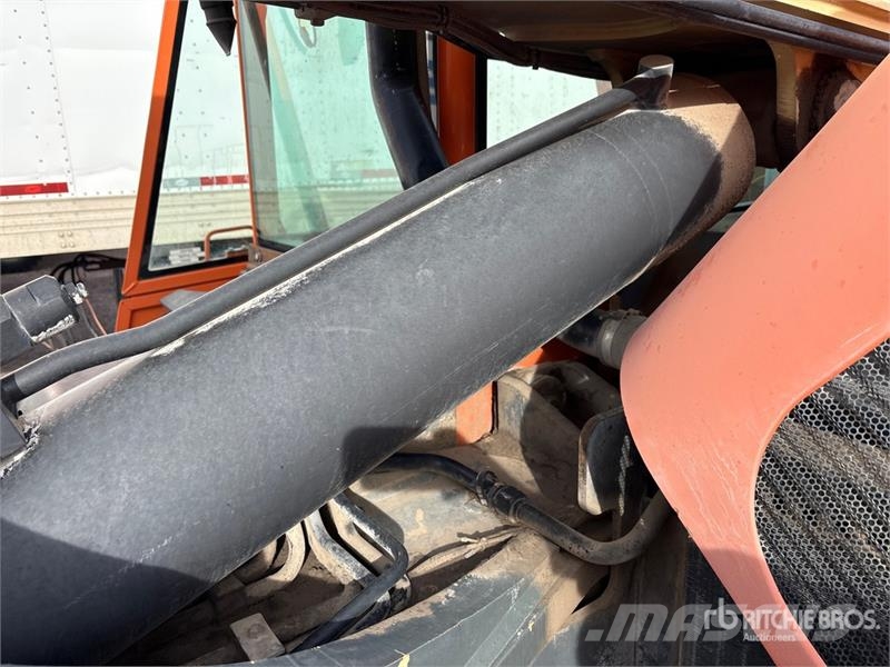 JLG G9-43A 伸縮臂操作車