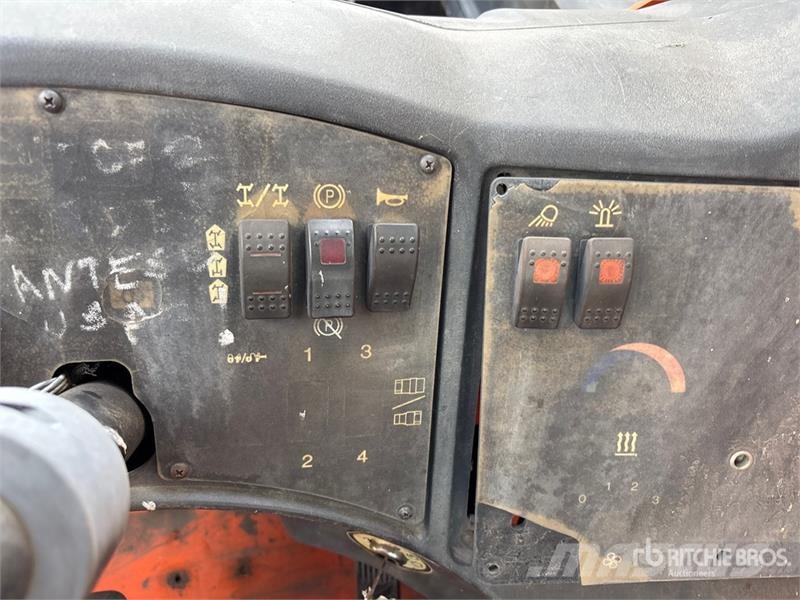 JLG G9-43A 伸縮臂操作車
