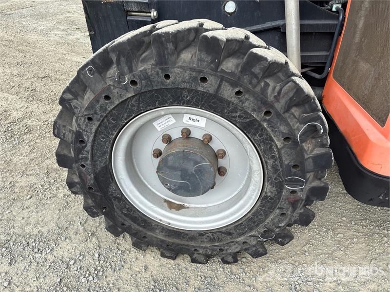 JLG G9-43A 伸縮臂操作車