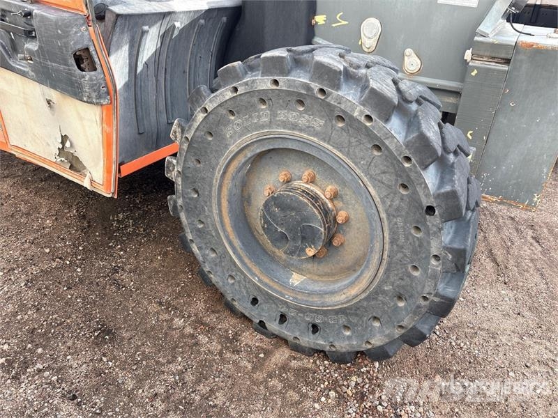 JLG G9-43A 伸縮臂操作車