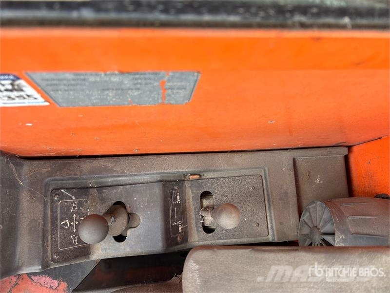 JLG G9-43A 伸縮臂操作車
