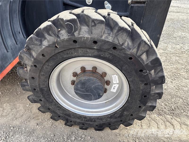 JLG G9-43A 伸縮臂操作車