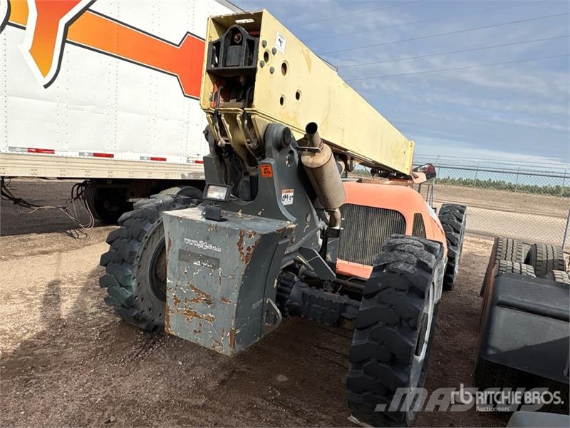 JLG G9-43A 伸縮臂操作車