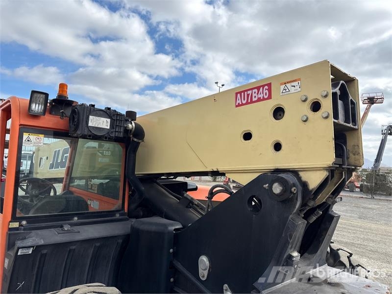 JLG G9-43A 伸縮臂操作車