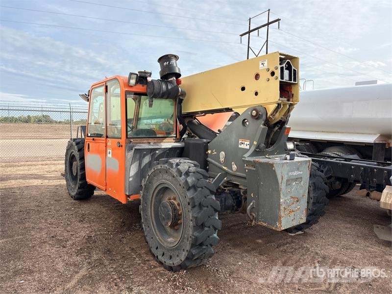 JLG G9-43A 伸縮臂操作車