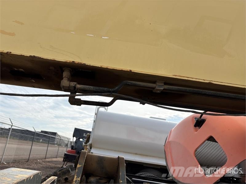 JLG G9-43A 伸縮臂操作車