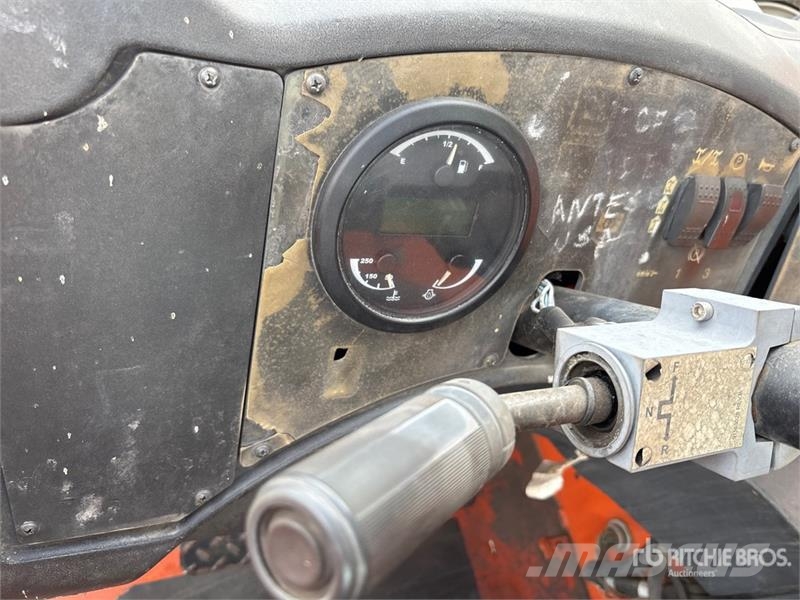 JLG G9-43A 伸縮臂操作車