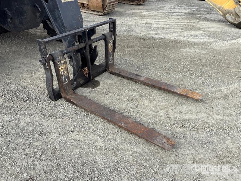 JLG G9-43A 伸縮臂操作車