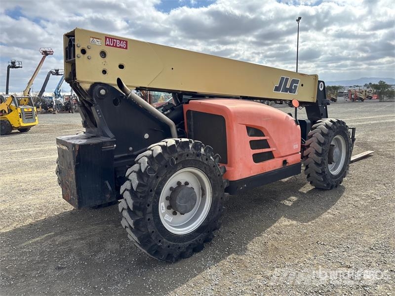 JLG G9-43A 伸縮臂操作車