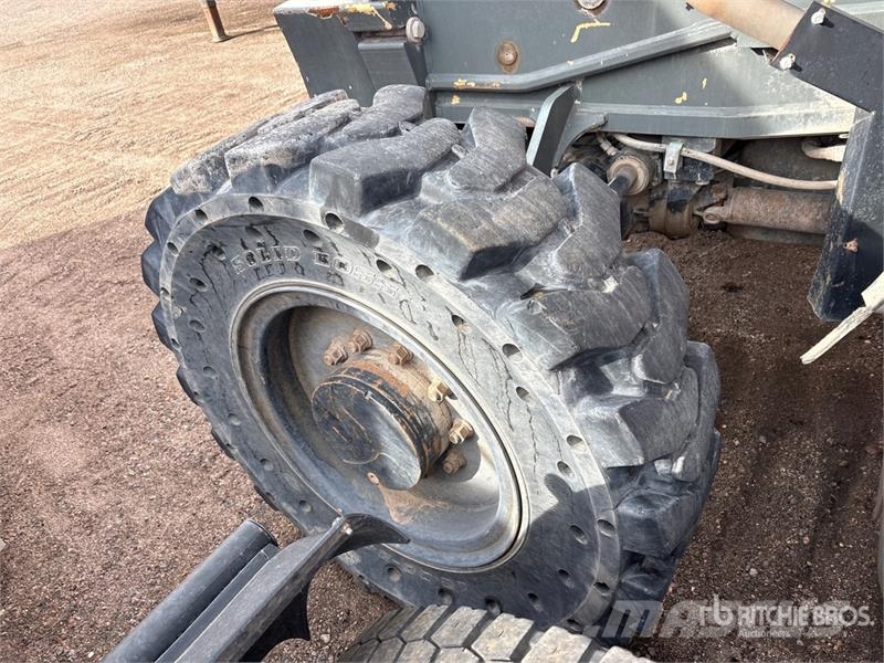 JLG G9-43A 伸縮臂操作車