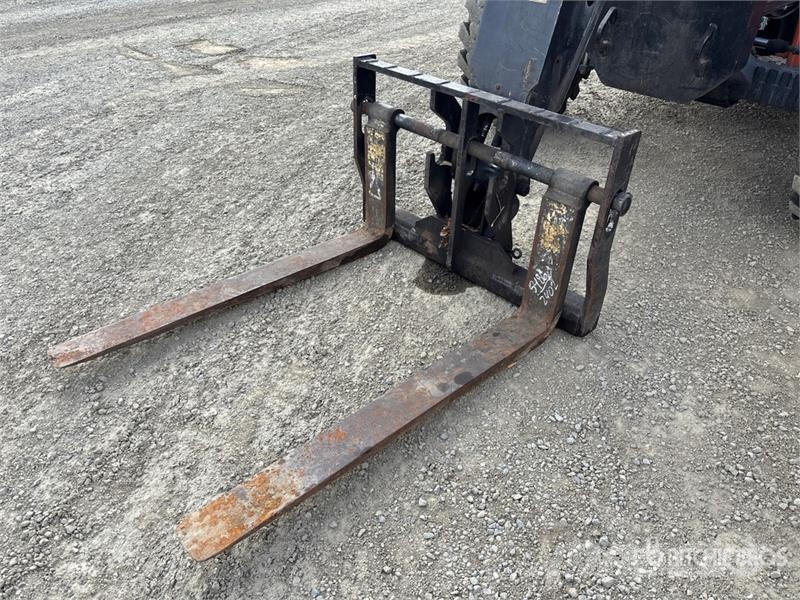 JLG G9-43A 伸縮臂操作車