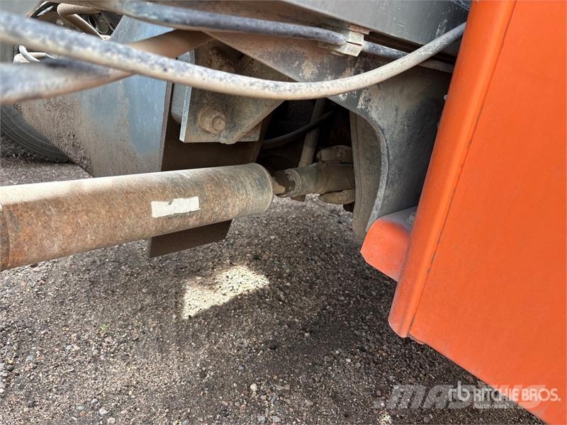 JLG G9-43A 伸縮臂操作車