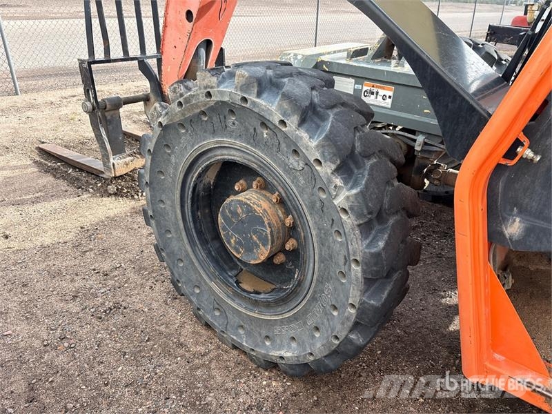 JLG G9-43A 伸縮臂操作車