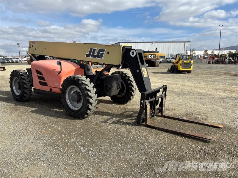 JLG G9-43A 伸縮臂操作車