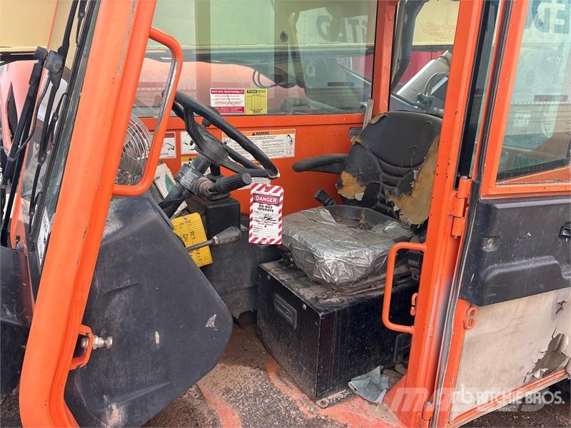 JLG G9-43A 伸縮臂操作車