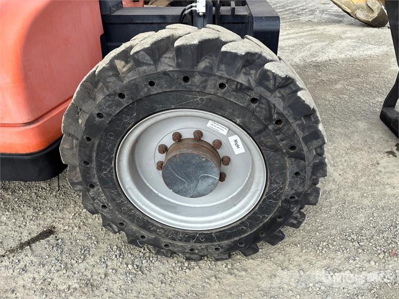 JLG G9-43A 伸縮臂操作車