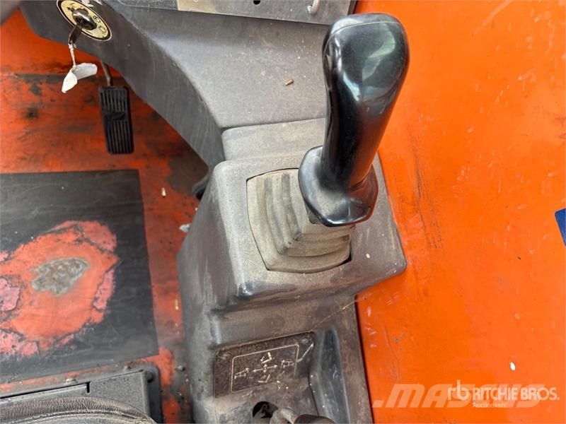 JLG G9-43A 伸縮臂操作車