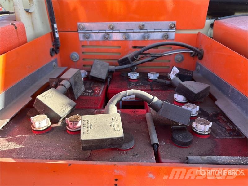 JLG M600JP 2WD Hybrid Articulating Boom Lift Strēles pacēlāji