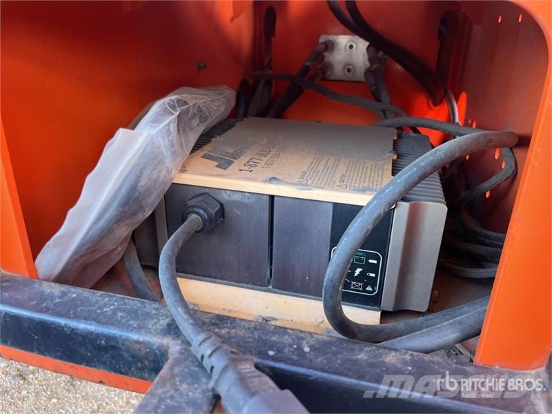 JLG T-350 Towable Lift (Inoperable) Plataformas remolcables