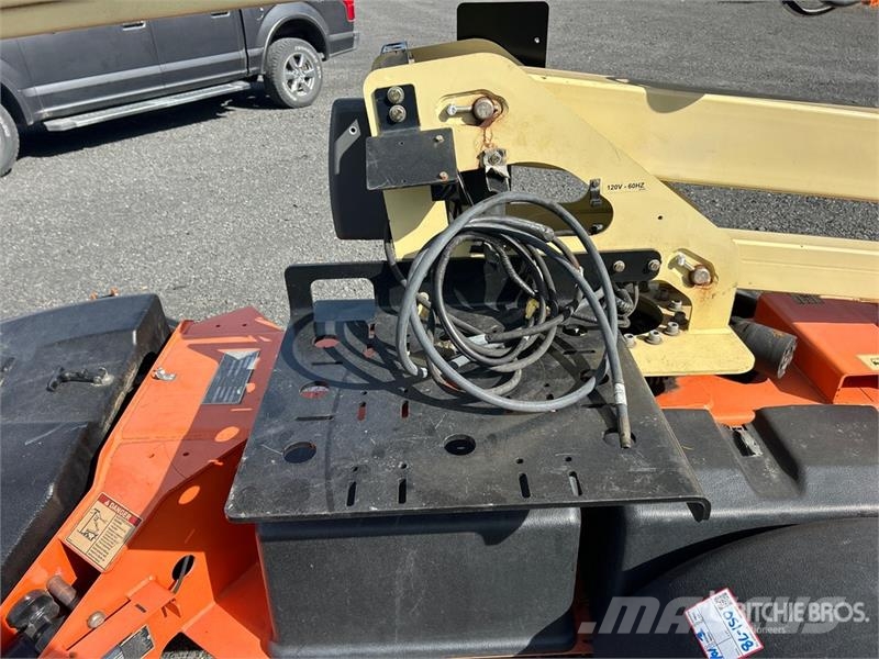 JLG T350 Towable Lift Trailer mounted aerial platforms