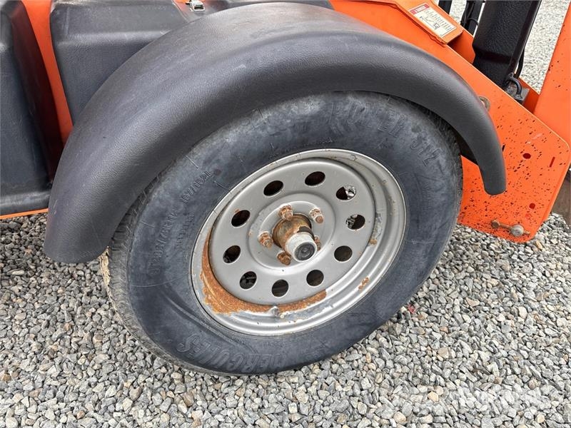 JLG T350 Towable Lift Remorque nacelle