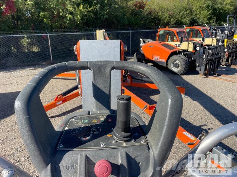 JLG T500J Towable Lift 高所作業台付トレーラー