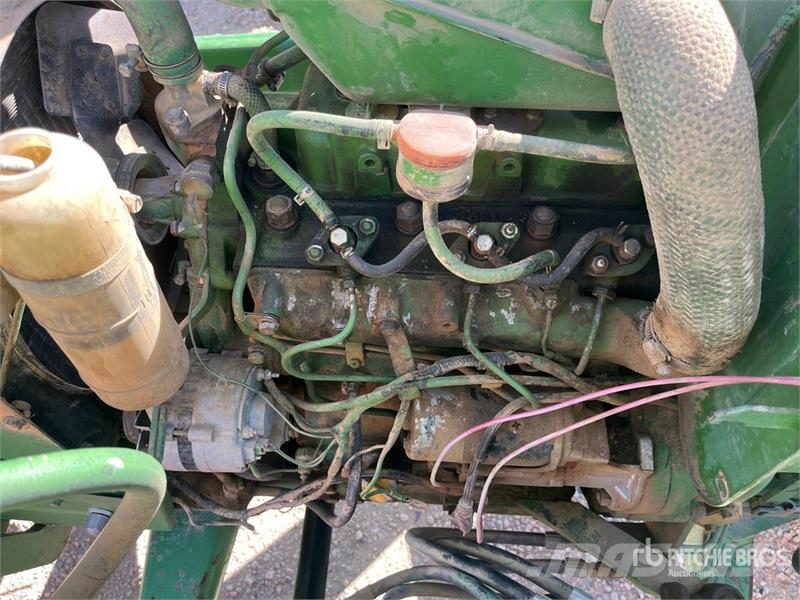 John Deere 1050 4WD Utility Tractor (Inoperable) Kompakttraktorer