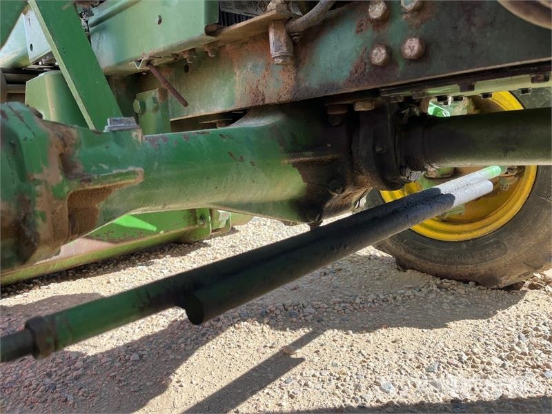 John Deere 1050 4WD Utility Tractor (Inoperable) Kompakttraktorer