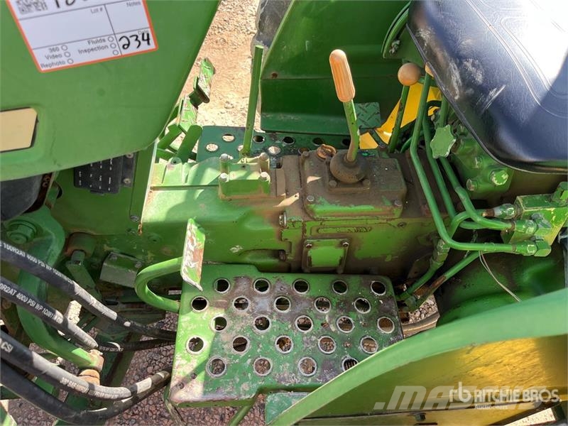 John Deere 1050 4WD Utility Tractor (Inoperable) Kompakttraktorer