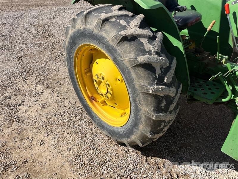 John Deere 1050 4WD Utility Tractor (Inoperable) Kompakttraktorer