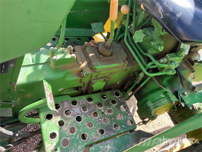 John Deere 1050 4WD Utility Tractor (Inoperable) Kompakttraktorer
