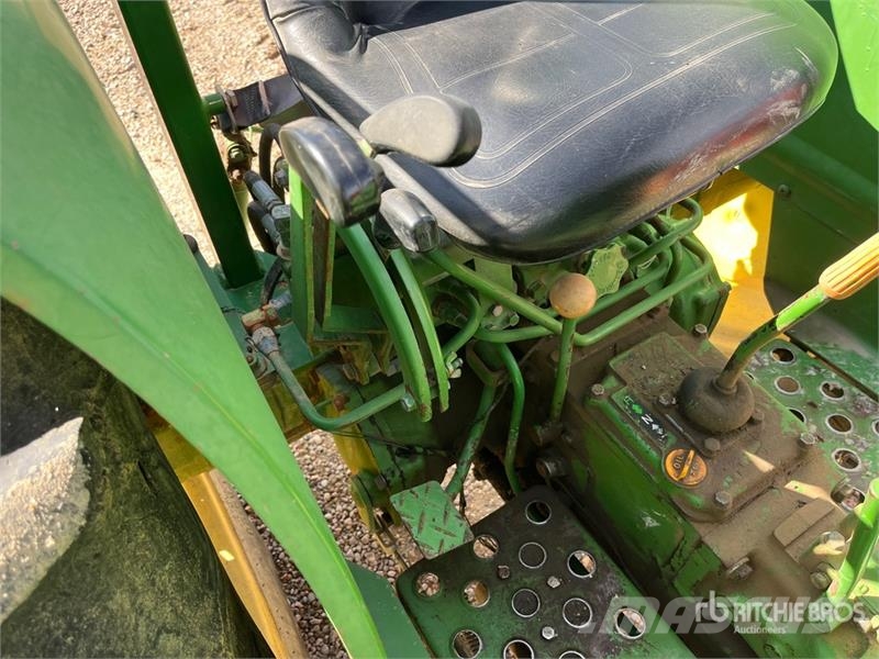 John Deere 1050E 4WD Utility Tractor (Inoperable) Kompakt traktorok