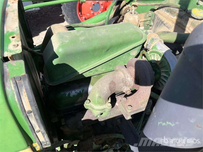 John Deere 1050E 4WD Utility Tractor (Inoperable) Kompakt traktorok