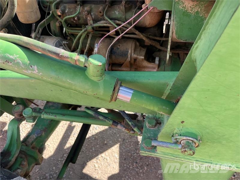 John Deere 1050E 4WD Utility Tractor (Inoperable) Kompakt traktorok