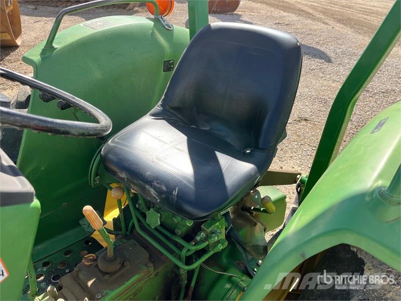 John Deere 1050E 4WD Utility Tractor (Inoperable) Kompakt traktorok