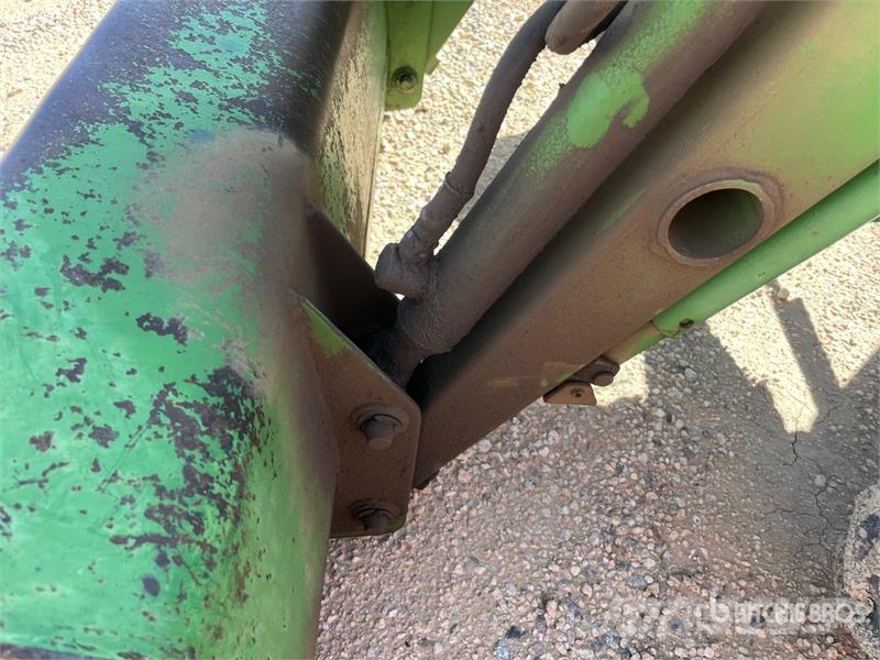 John Deere 1050E 4WD Utility Tractor (Inoperable) Kompakt traktorok